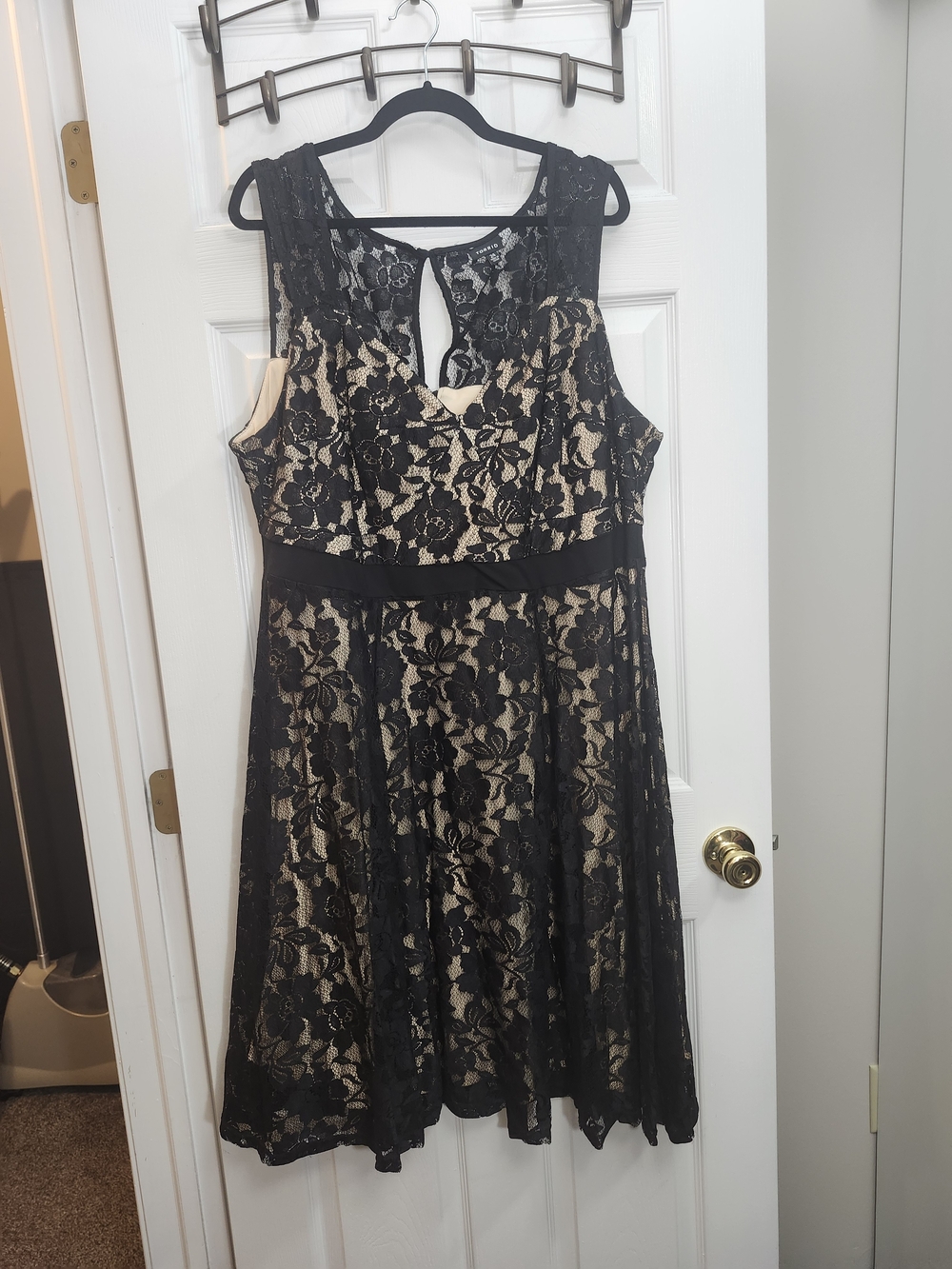 Torrid Black Lace Overlay Dress with Nude Lining and Keyhole Back, Torrid24 = 3X